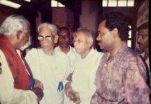 தமிழறிஞர் ஐயா வேளாளர் கி.ஆ.பெ.விஸ்வநாதம் பிள்ளை அவர்களோடு அக்னி சுப்ரமணியம்! (கோப்பு படம்)